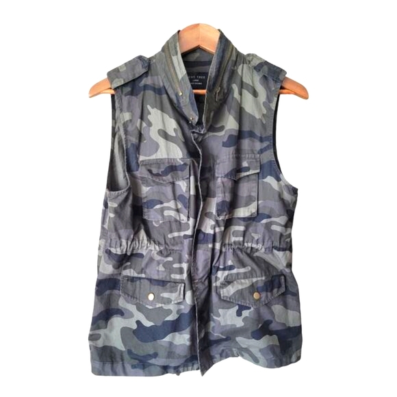 Love Tree Jackets & Blazers - Love Tree‎ Light Weight Snap Closure Utility Vest Military Camo Women's Sz Large